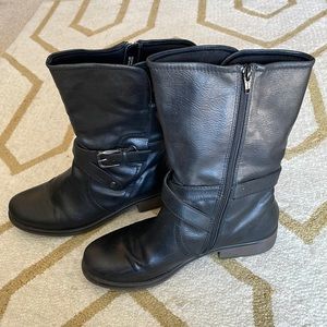 Baretraps black faux leather boots. Size 8